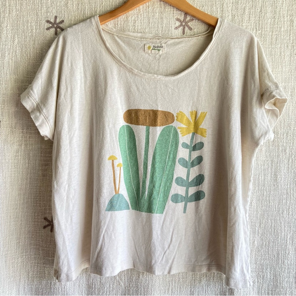 SOLD Hemp Mollusk graphic flower tee Matisse M cream bone ecru neutral linen
